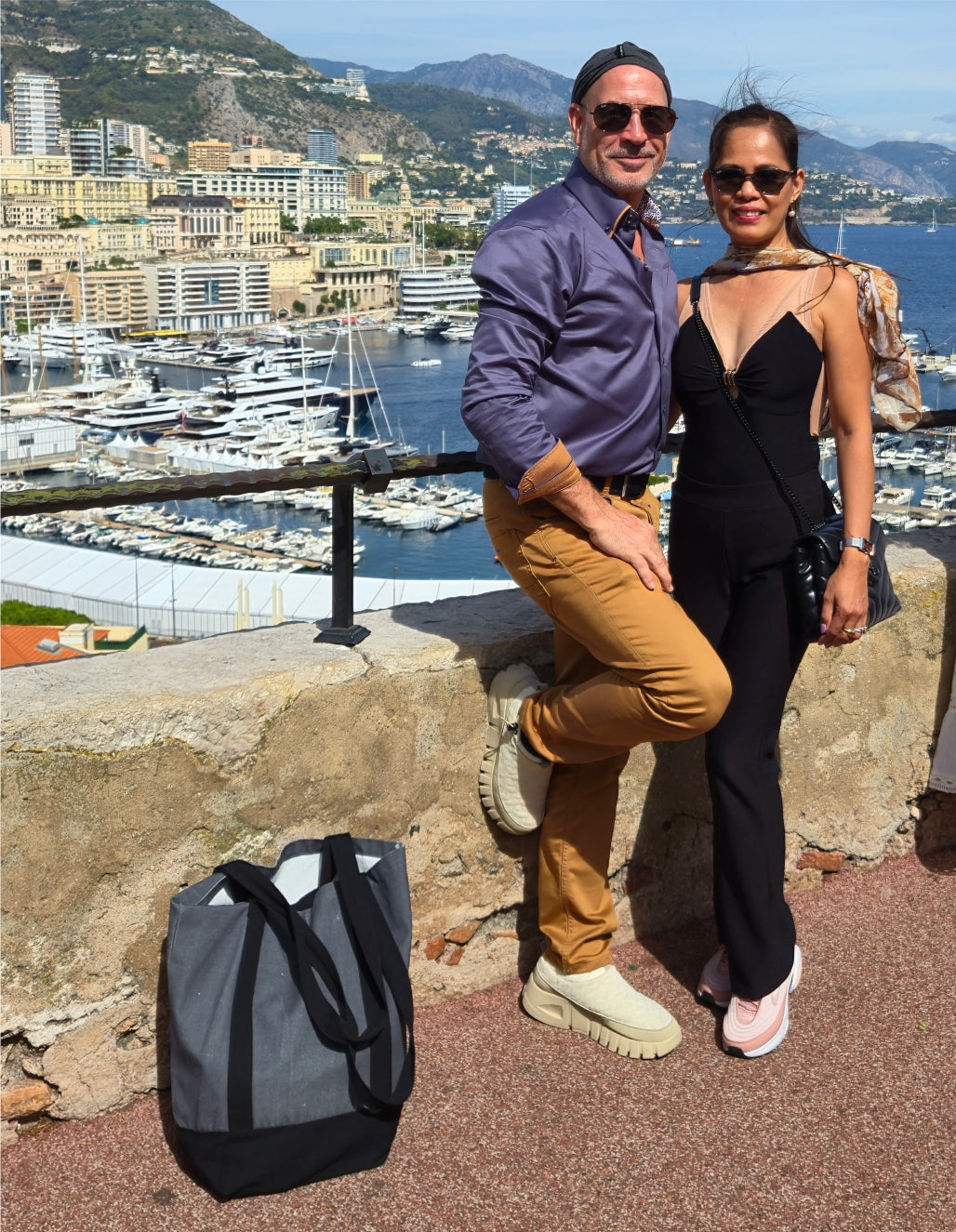 Kürché Nature Bags reusable canvas tote bag beside a couple overlooking a coastal marina and cityscape